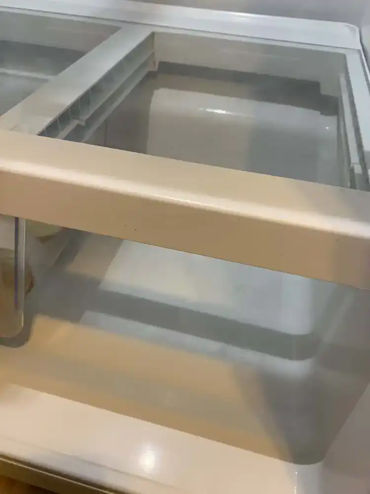 Refrigerator drawer cleaning after cleaning